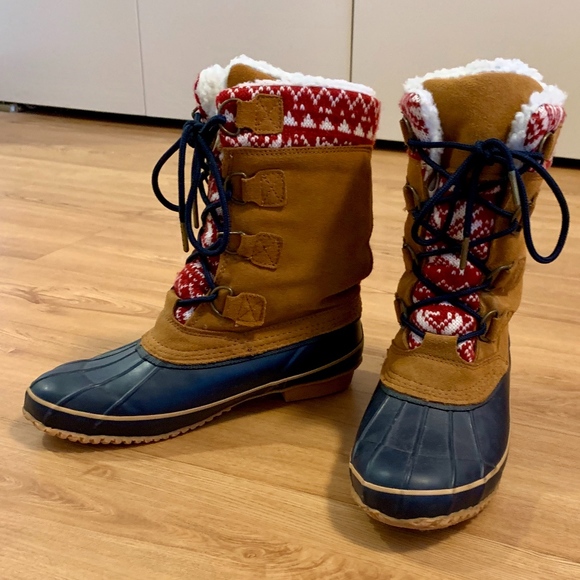 khombu suede sweater accent duck boots